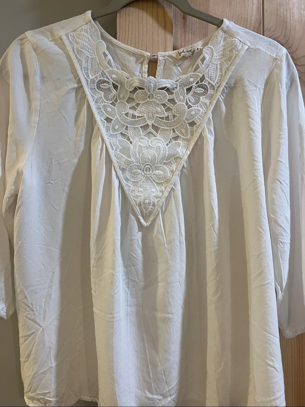 Linda androgen ladies white top size large